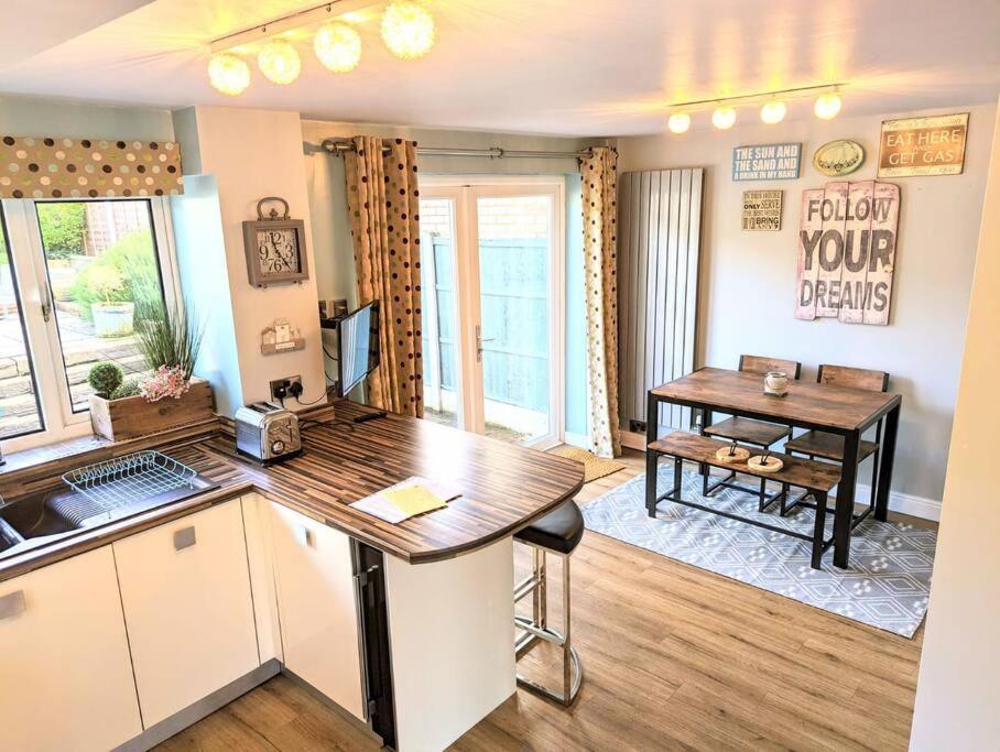Spacious Lovely 3 Bed House In Keyworth Nottingham Suit Contractors Or Family エクステリア 写真